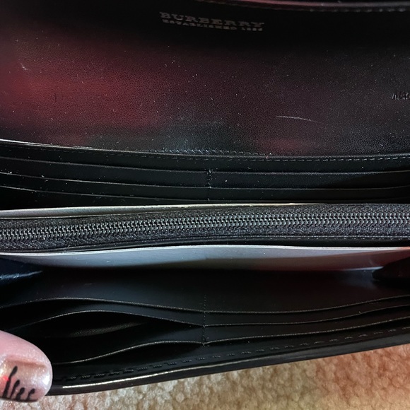 New! Burberry Nova Check and Patent wallet - Picture 7 of 10